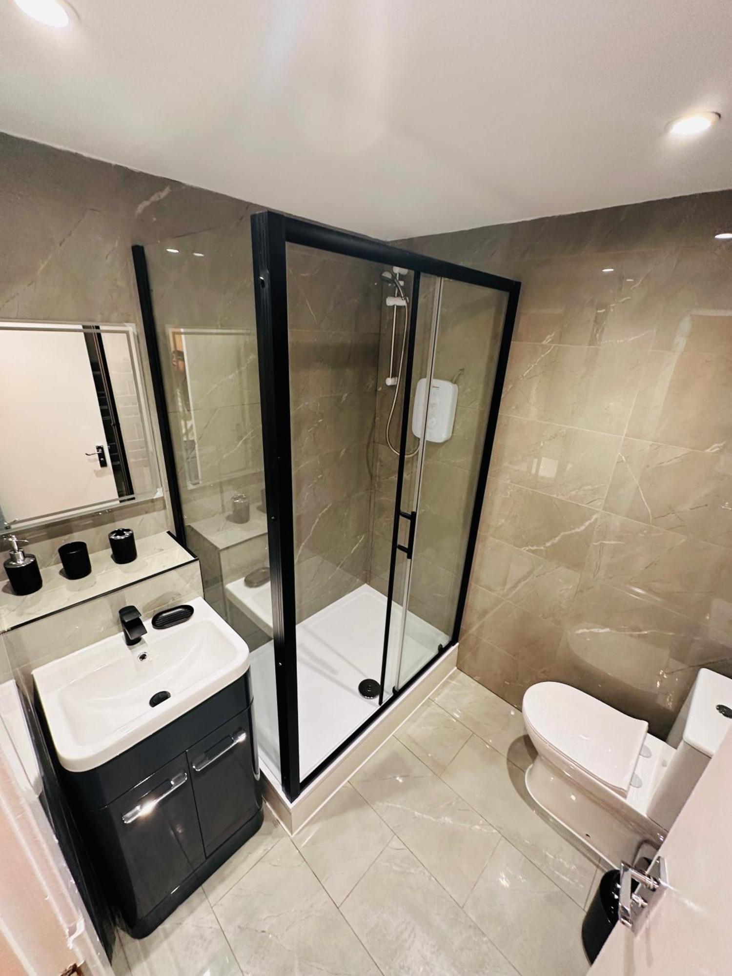 B - Newley Renovated Private Self-Contained Room In A Shared Apartment In Birmingham City Centre Exterior foto